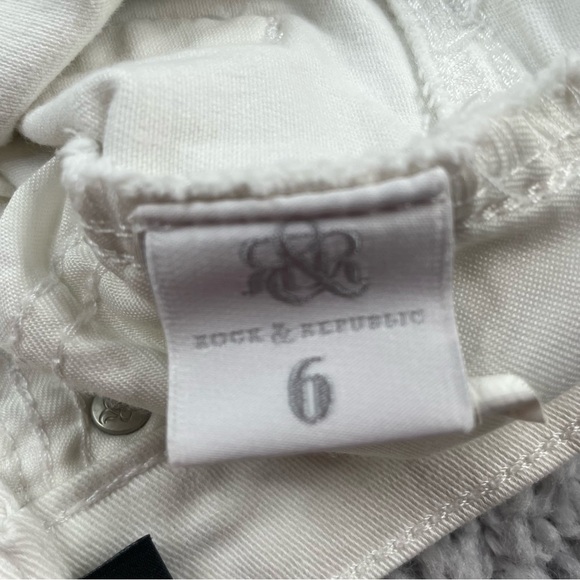 Rock & Republic Shorts Womens 6 White Denim Cut Offs Classic Summer Raw Hem Core - Picture 2 of 4